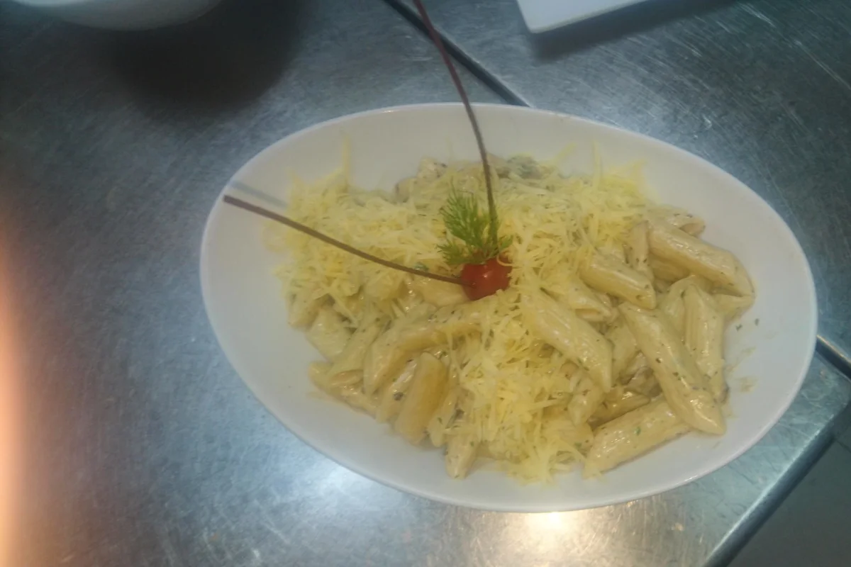 Penne à la sauce blanche et fromage