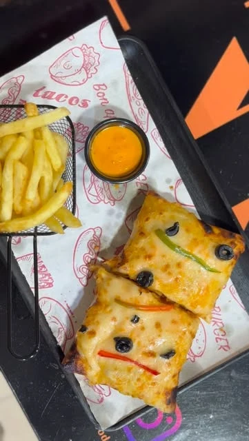 Gros plan des tacos gratinés de Nijou’s
